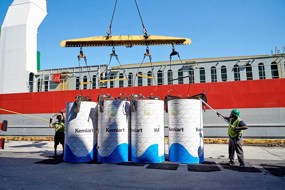 Philadelphia Port workers preparing cargo